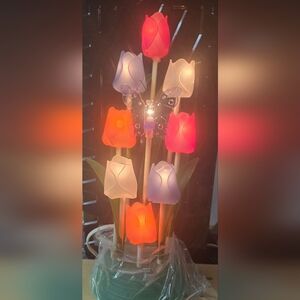 Elegant Butterfly and  8 Tunip Vintage Flower Table Lamp